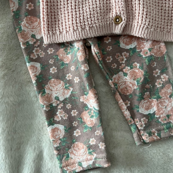 Carter’s sweater and Nicole Miller leggings - Picture 9 of 9